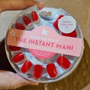 Olive & June Instant Mani Press-On Nails Squoval Extra Short CV ~ Classic Red